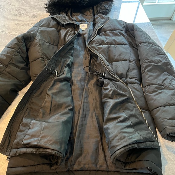 Gap size small black winter coat with fur hood - Picture 1 of 4